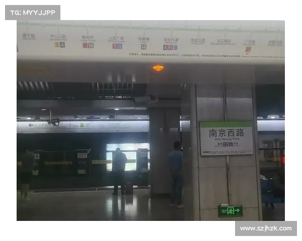 上海地铁持刀伤人事件升级，网友评论区沸腾引发热议！(上海地铁被夹的死者身份)
